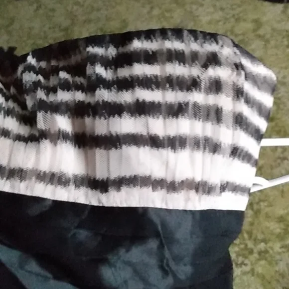 Dress - Picture 5 of 5